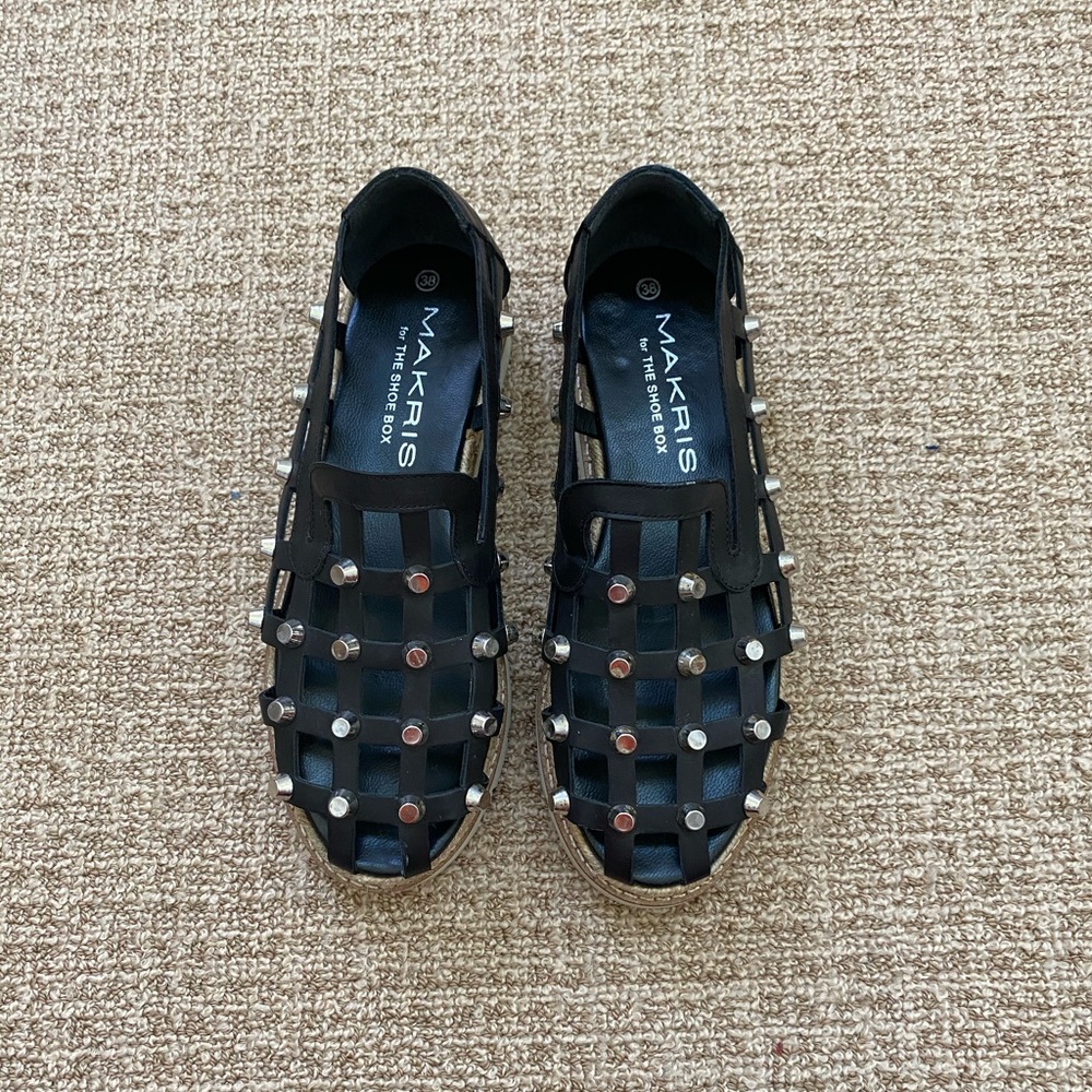 Makris for the Shoe Box with Grommet Details Size 8. EUC